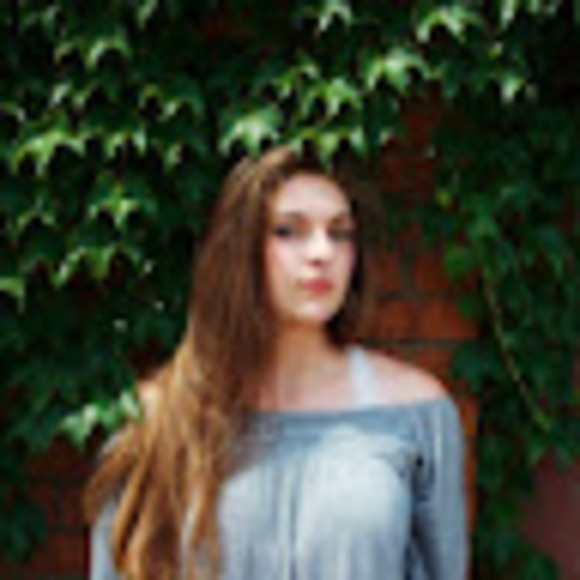 Profile Picture of Gretchen Weaver (@gretchweaver) on Poshmark