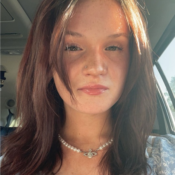 Profile Picture of Zoey Macfie (@zoeymacfie33) on Poshmark