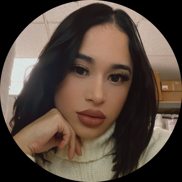 Profile Picture of Cassandra Ibarra (@kassii0823) on Poshmark