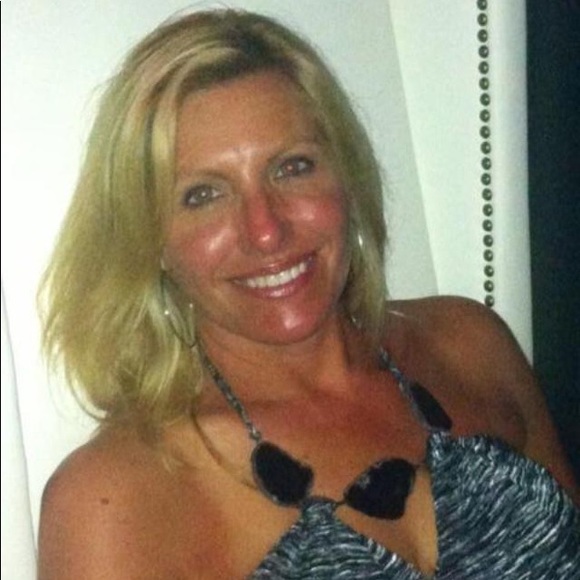 Profile Picture of Cathy Gates (@cgates50) on Poshmark