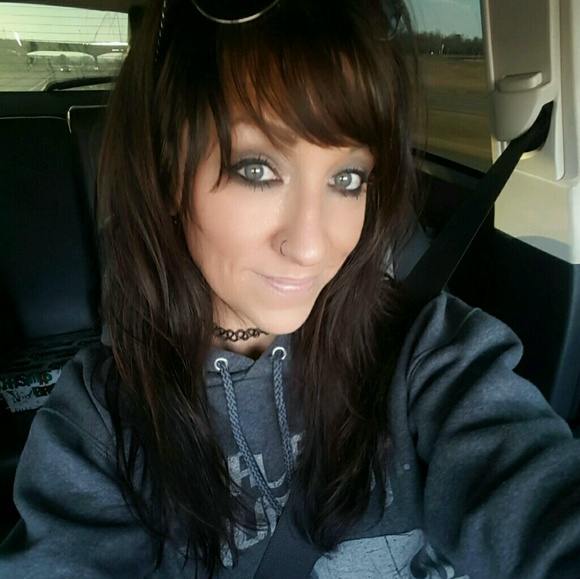 Adeena Granstaff - Poshmark Profile Picture of Adeena Granstaff (@kyhairdresser) on Poshmark