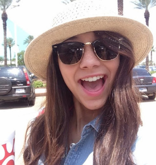Profile Picture of Danielle Quintero (@dquin811) on Poshmark