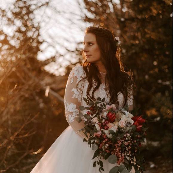 Profile Picture of Savannah Sutton (@suttonwild96) on Poshmark