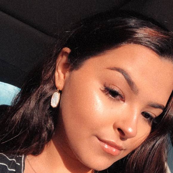 Profile Picture of Lindsey Krugler (@_lindseykk033) on Poshmark