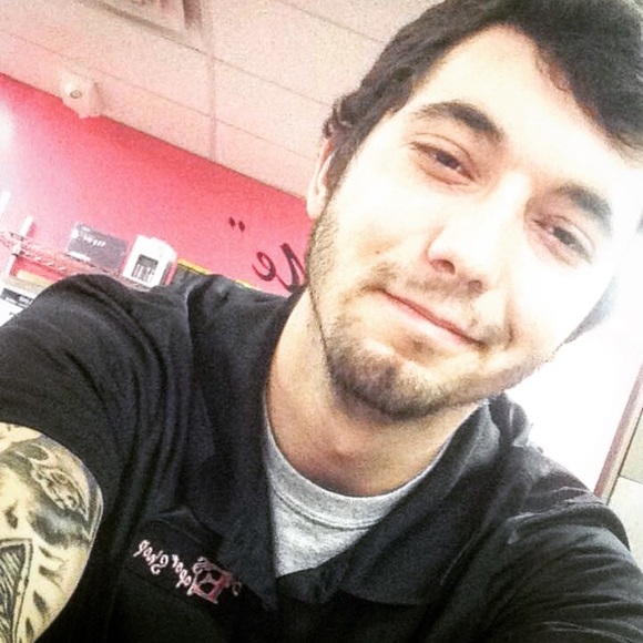 Profile Picture of Darren Cooper (@lcooper100) on Poshmark