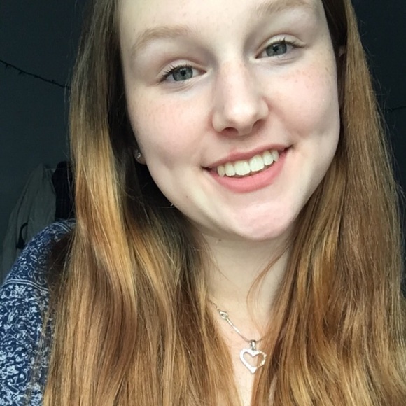 Profile Picture of Lisette Stoute (@lisette12341) on Poshmark