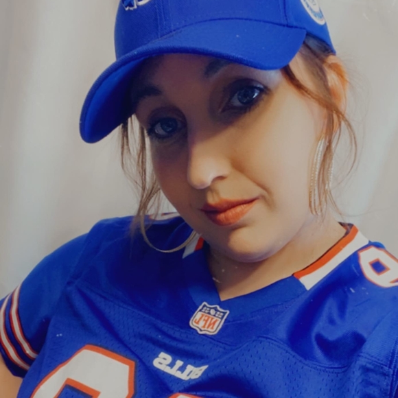 Profile Picture of Sara Czapski (@bella8589) on Poshmark