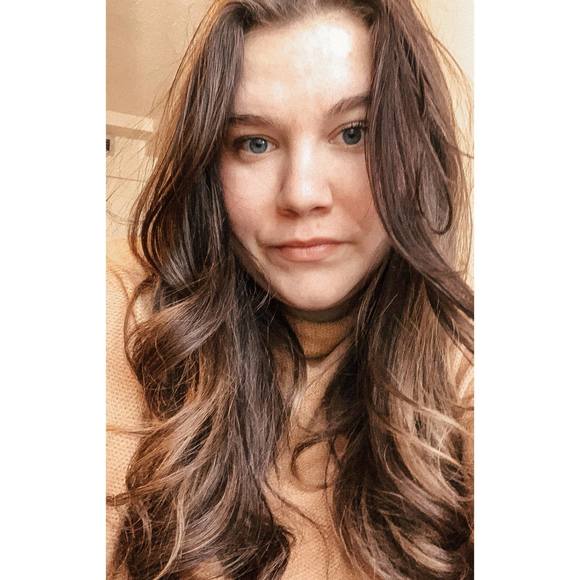 Profile Picture of Danielle Boulet (@danielleboulet) on Poshmark