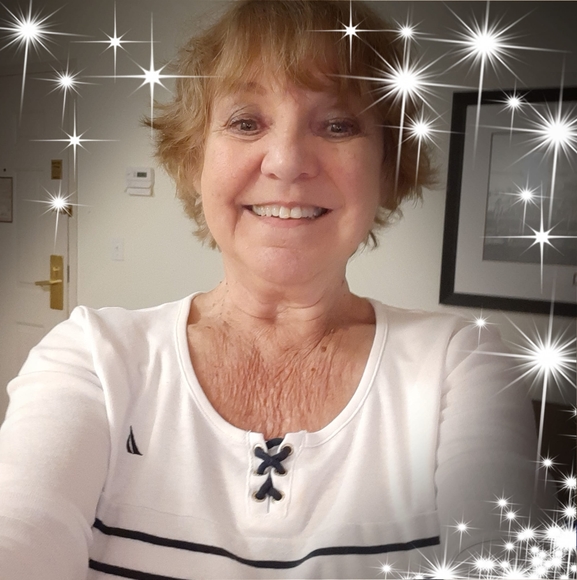 Profile Picture of Yvonne Pelino (@ypelino) on Poshmark