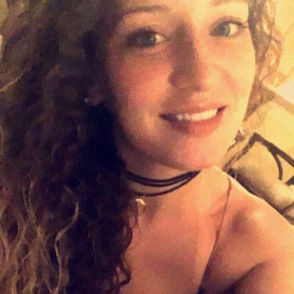 Profile Picture of Jessica Abrantes (@abran003) on Poshmark
