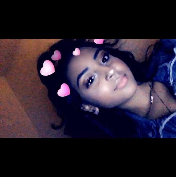 Profile Picture of Daylene Echavarria (@dayleneacosta) on Poshmark