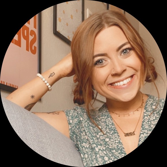 Profile Picture of Chloe Jameson (@cejameson9) on Poshmark