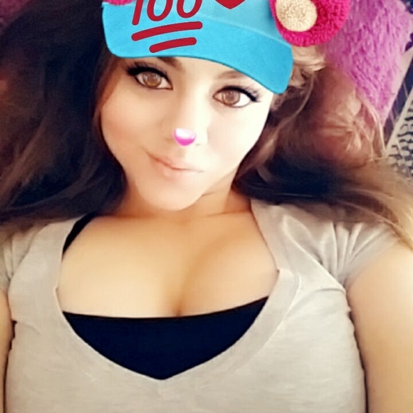 Juliana Olague - Poshmark Profile Picture of Juliana Olague (@juliebaby0328) on Poshmark