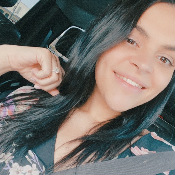 Profile Picture of Crystal Conrad (@crystallconrad) on Poshmark