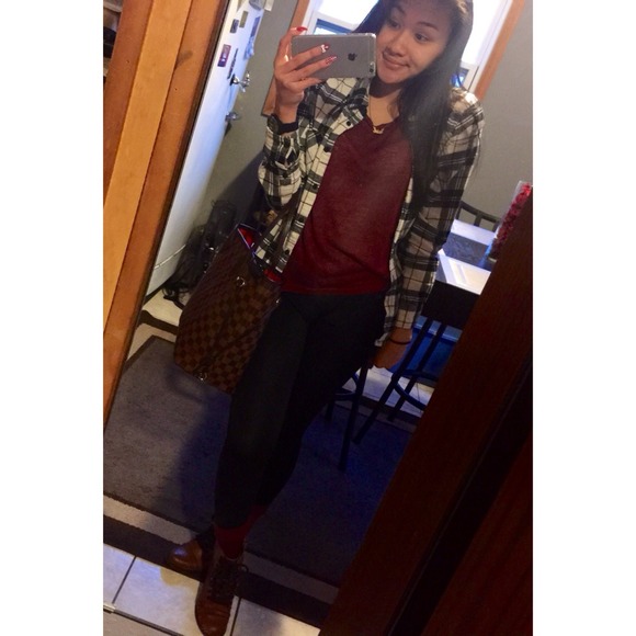 Profile Picture of Ariel Ong (@avdaflexxx) on Poshmark