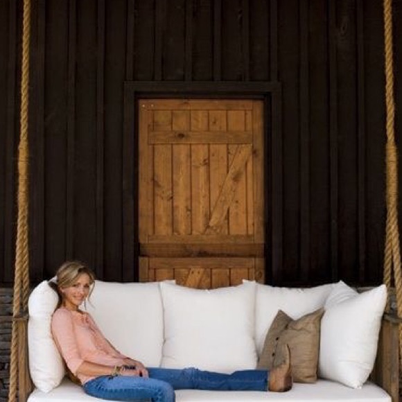 Profile Picture of Kacey Walker (@kaceyawalker) on Poshmark