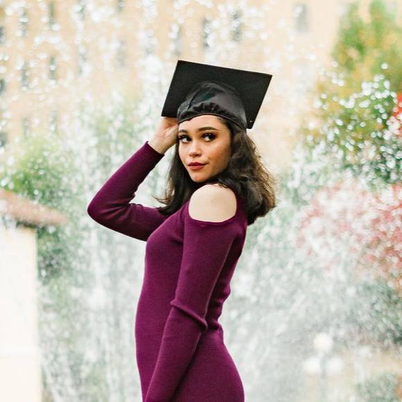 Profile Picture of Tiana Grayer (@tianagrayer) on Poshmark