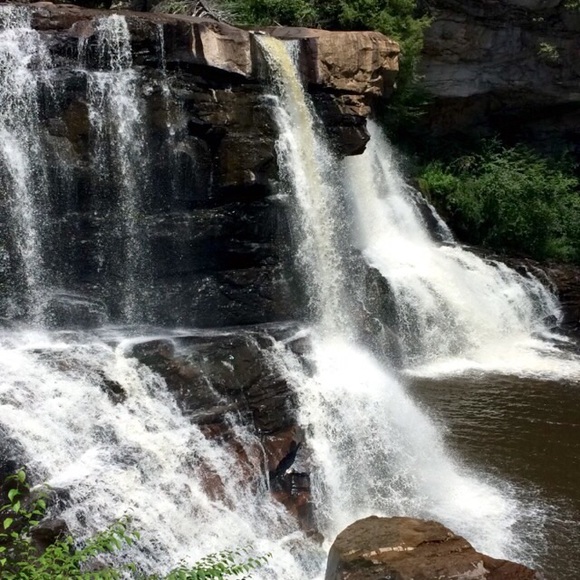 Profile Picture of Anna Denicolo (@denicoa) on Poshmark