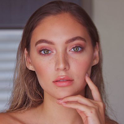 Profile Picture of Andrea Bazó (@@AndreaCBazo) on Twitter