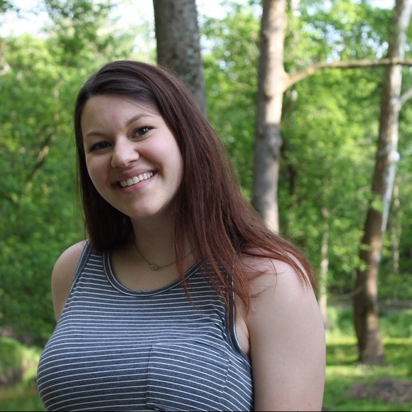 Profile Picture of Carly Goodwin (@carlygoodwin) on Poshmark