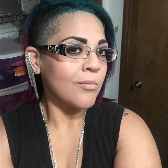 Profile Picture of Leia Lopez (@leialopz) on Poshmark