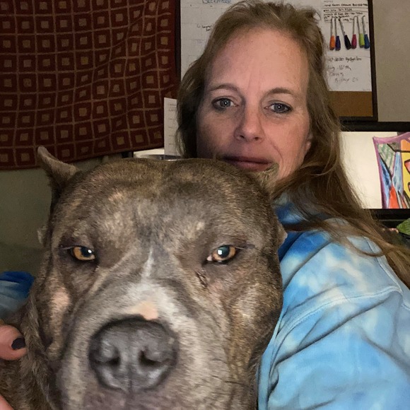 Profile Picture of April Heyn (@semkiw72) on Poshmark