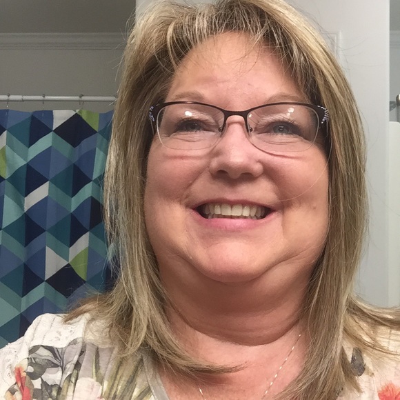 Profile Picture of Charlene Geiger (@charlene0514) on Poshmark