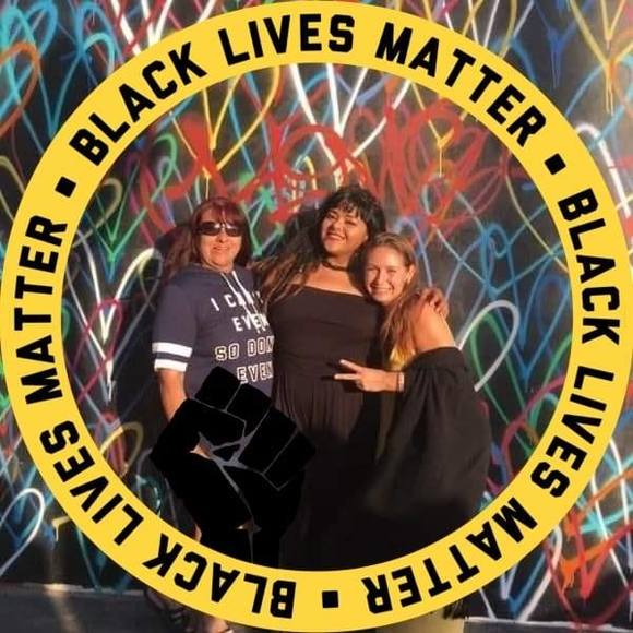 Profile Picture of Tina Jaehnig (@tinajaehnig) on Poshmark