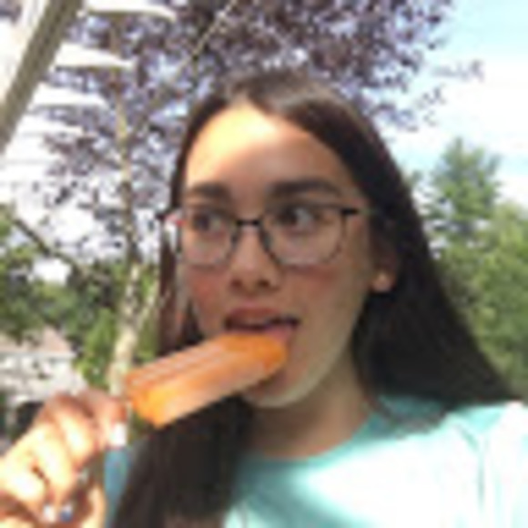 Profile Picture of Amara Williams (@amara_williams) on Poshmark