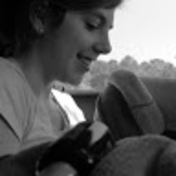 Profile Picture of Julia Giannopoulos (@redjuju1313) on Poshmark