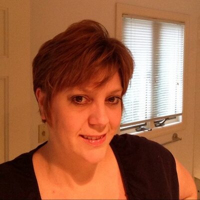Profile Picture of Tina Hendricks (@thinkpink8) on Twitter