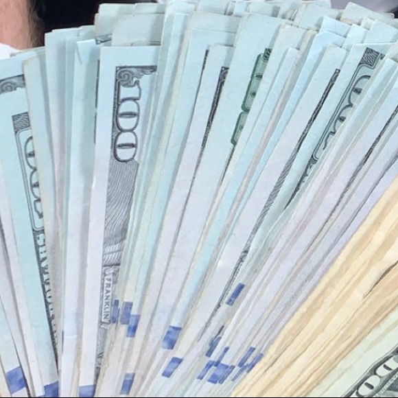 Profile Picture of Logan Robertson (@logan_r2001) on Poshmark