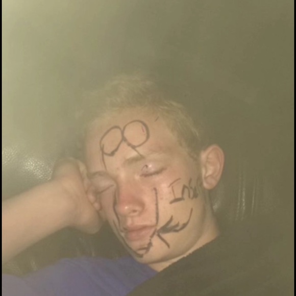 Profile Picture of Joey Earnest (@joeyearnes) on Poshmark