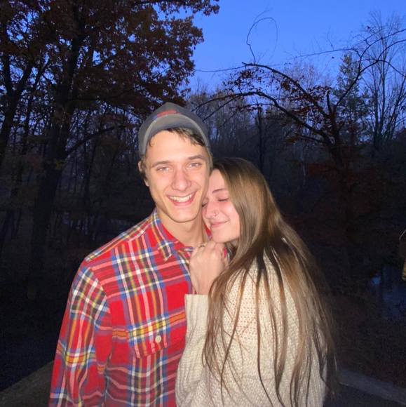 Profile Picture of Mya Osmolinski (@myaosmolinski) on Poshmark