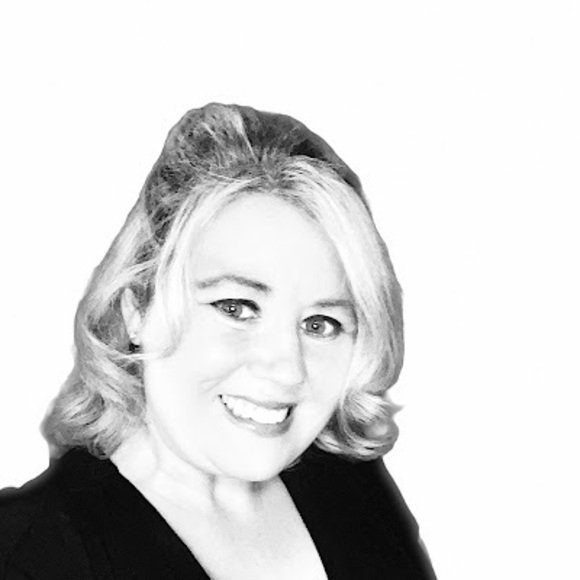 Profile Picture of Ashlee Ealy (@ashlee_ealy) on Poshmark