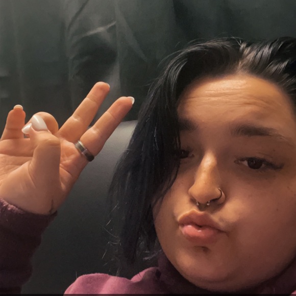 Profile Picture of Jess Barter (@jess_barter) on Poshmark
