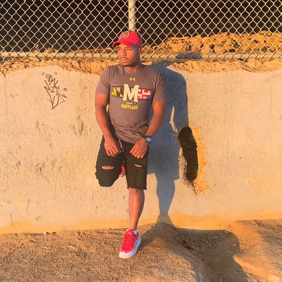 Profile Picture of Aaron Lamont (@damon060209) on Poshmark