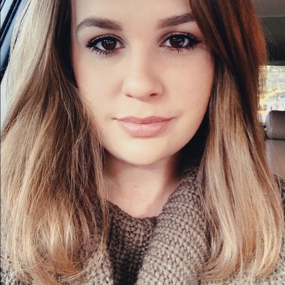 Profile Picture of Leah Beebe (@lmh021789) on Poshmark