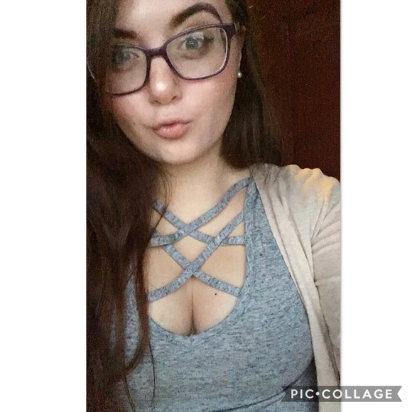 Profile Picture of Caity Metz (@caitymetz) on Poshmark