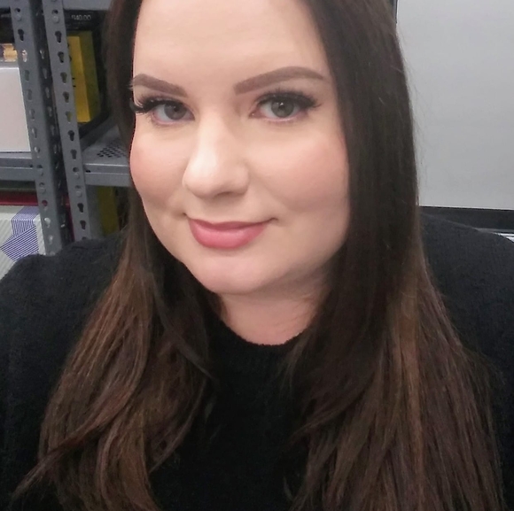 Profile Picture of Janet Blackburn (@janet72285) on Poshmark