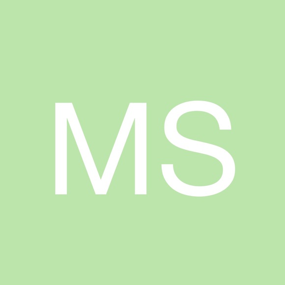 Profile Picture of Michaela Savoie (@michaelasavoie) on Poshmark