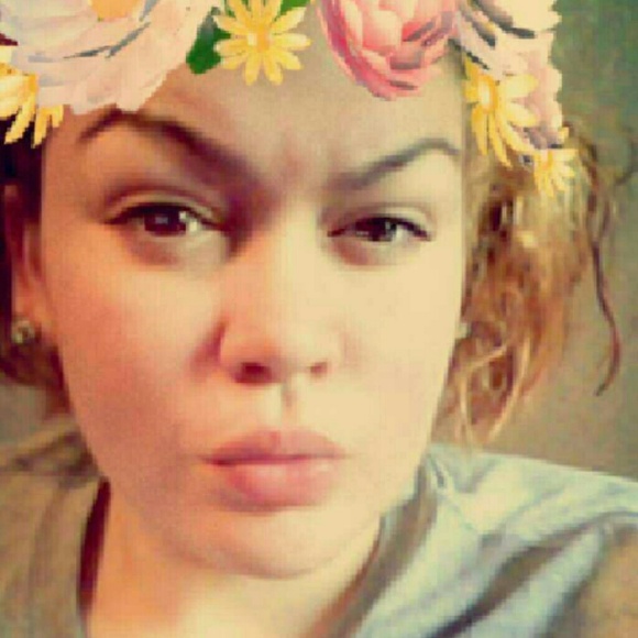 Profile Picture of Cassandra Gesnaker (@c_daddy) on Poshmark