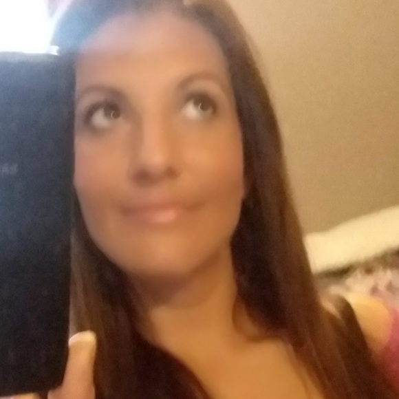 Profile Picture of Crystal Adamic (@crystaladamic) on Poshmark