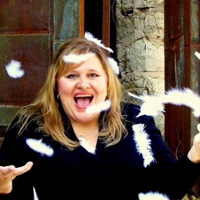 Profile Picture of Leslie Draper (@MyLightWorker) on Twitter