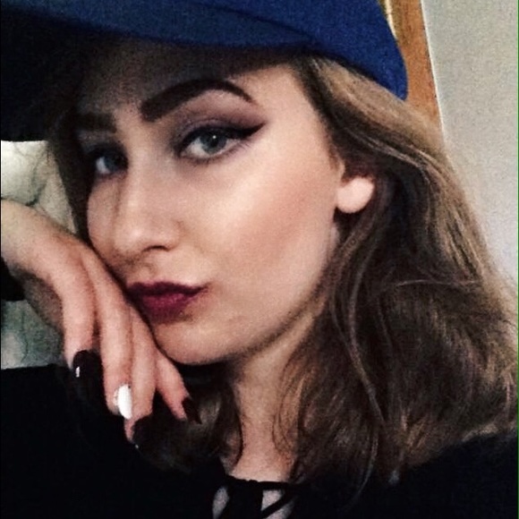 Profile Picture of Kimberly Kapela (@lonelycastways) on Poshmark