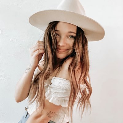 Profile Picture of Nadia Louise Thomas (@nadialthomas) on Twitter