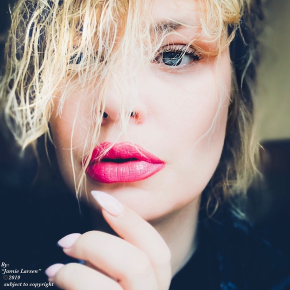 Profile Picture of Jamie Larsen (@jamieklarsen) on Poshmark