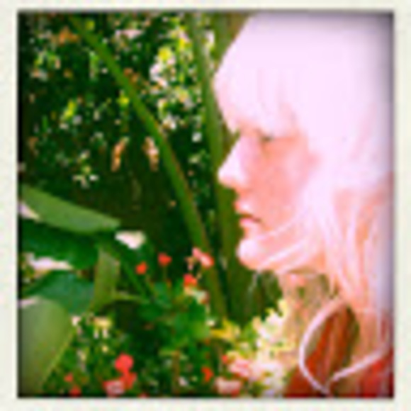 Profile Picture of Sarah Ellquist (@sarahellquist) on Poshmark