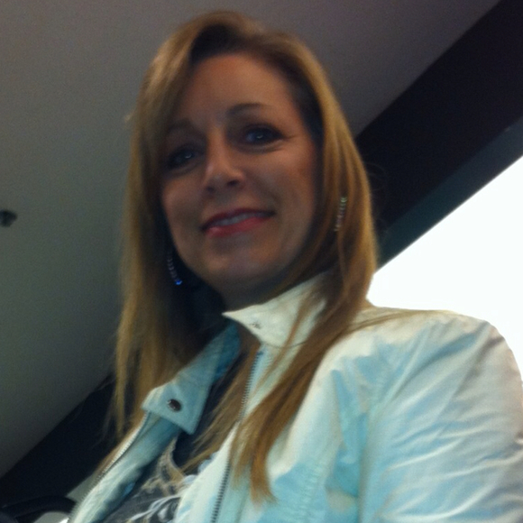 Profile Picture of Kim Dickey (@melmad31) on Poshmark