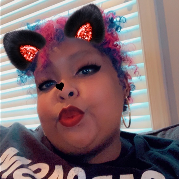 Profile Picture of Jenea Robinson (@jenearobinson) on Poshmark